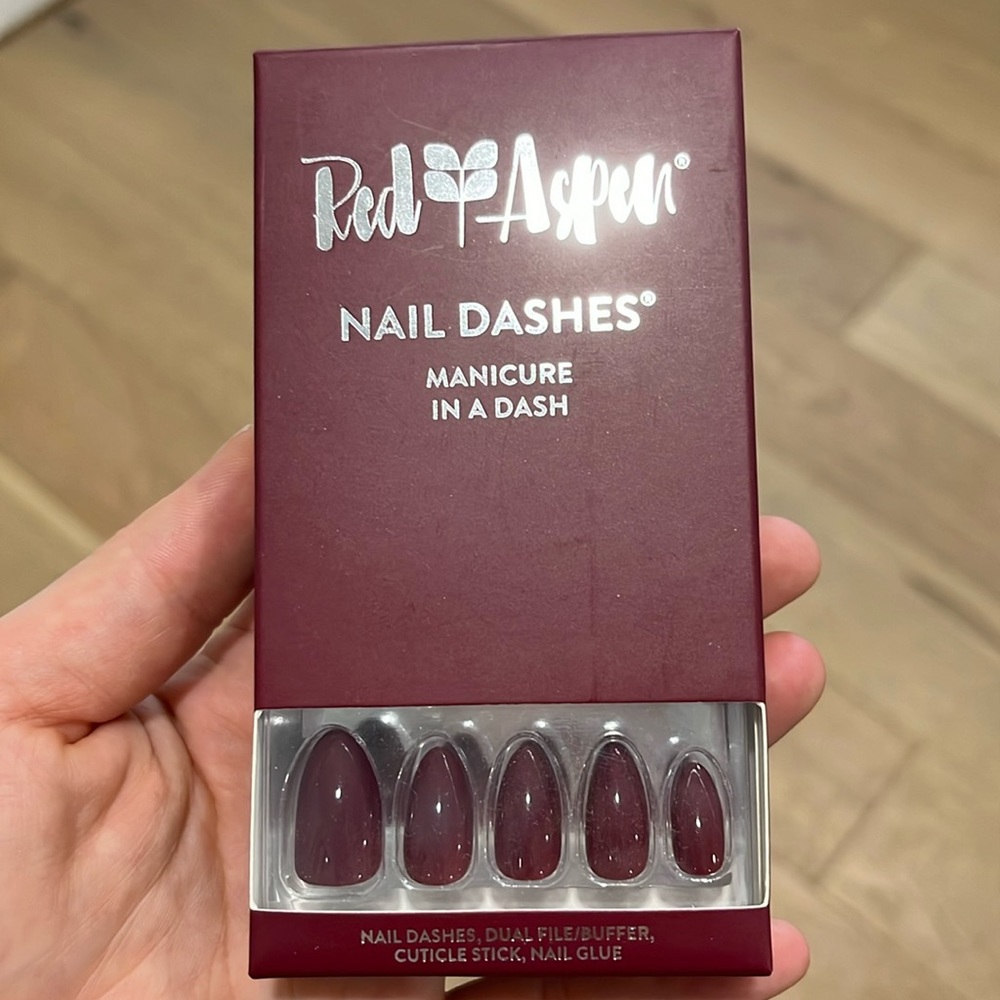 Red Aspen Nail Dashes